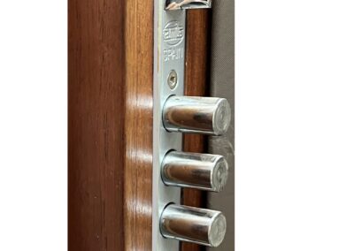 3 POINT LOCKING SYSTEM
