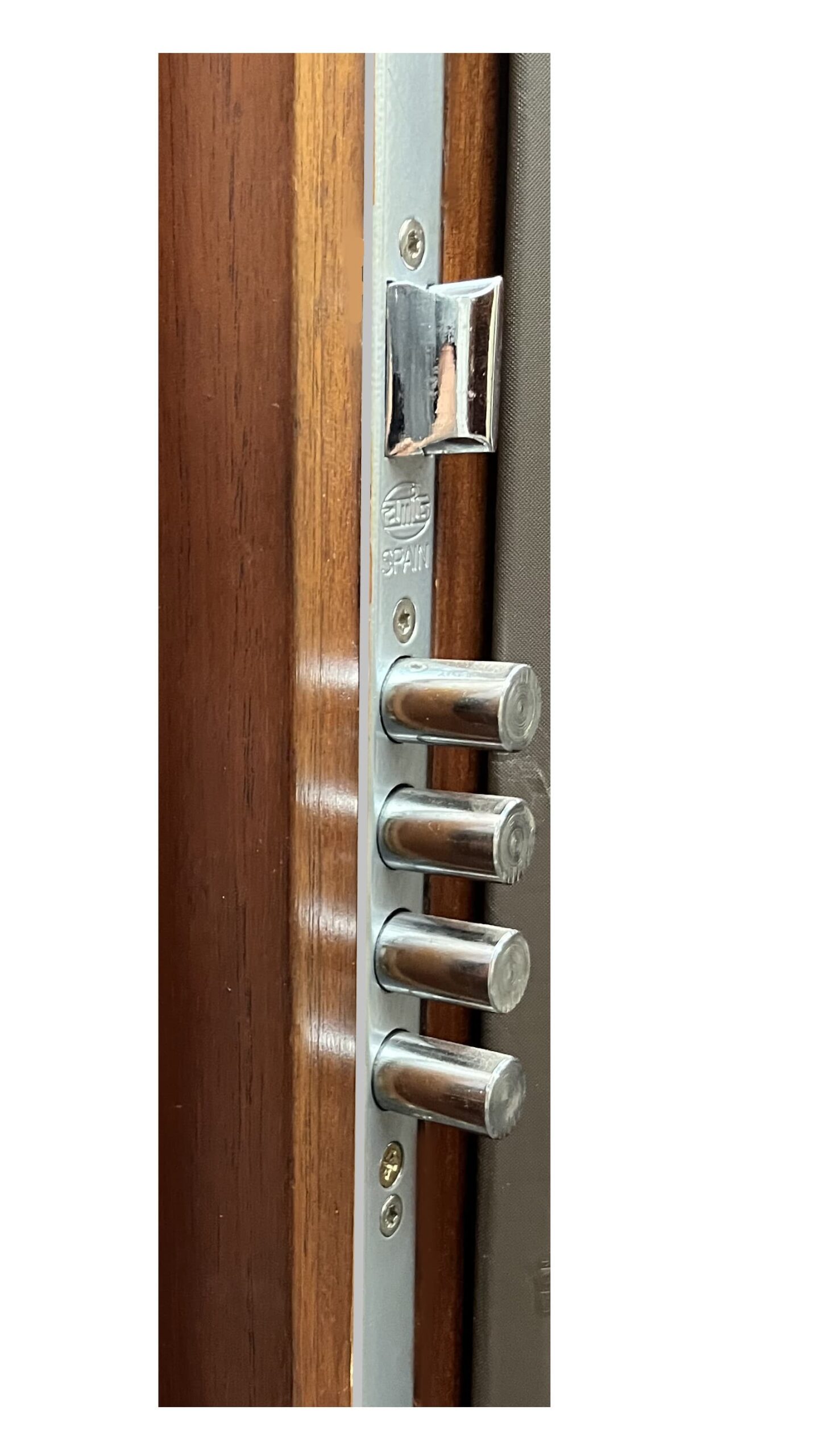 3 POINT LOCKING SYSTEM