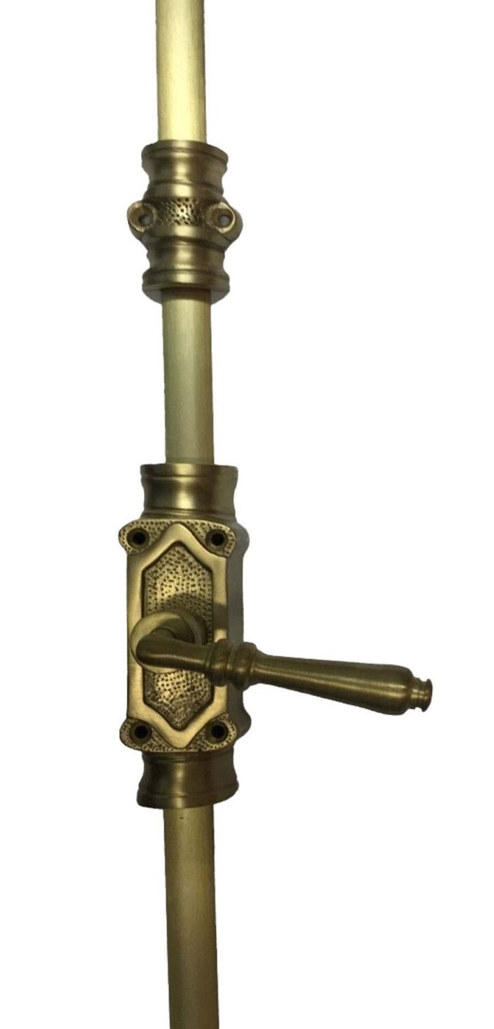 PETIT TRADITIONAL CREMONE BOLT WITH LEVER